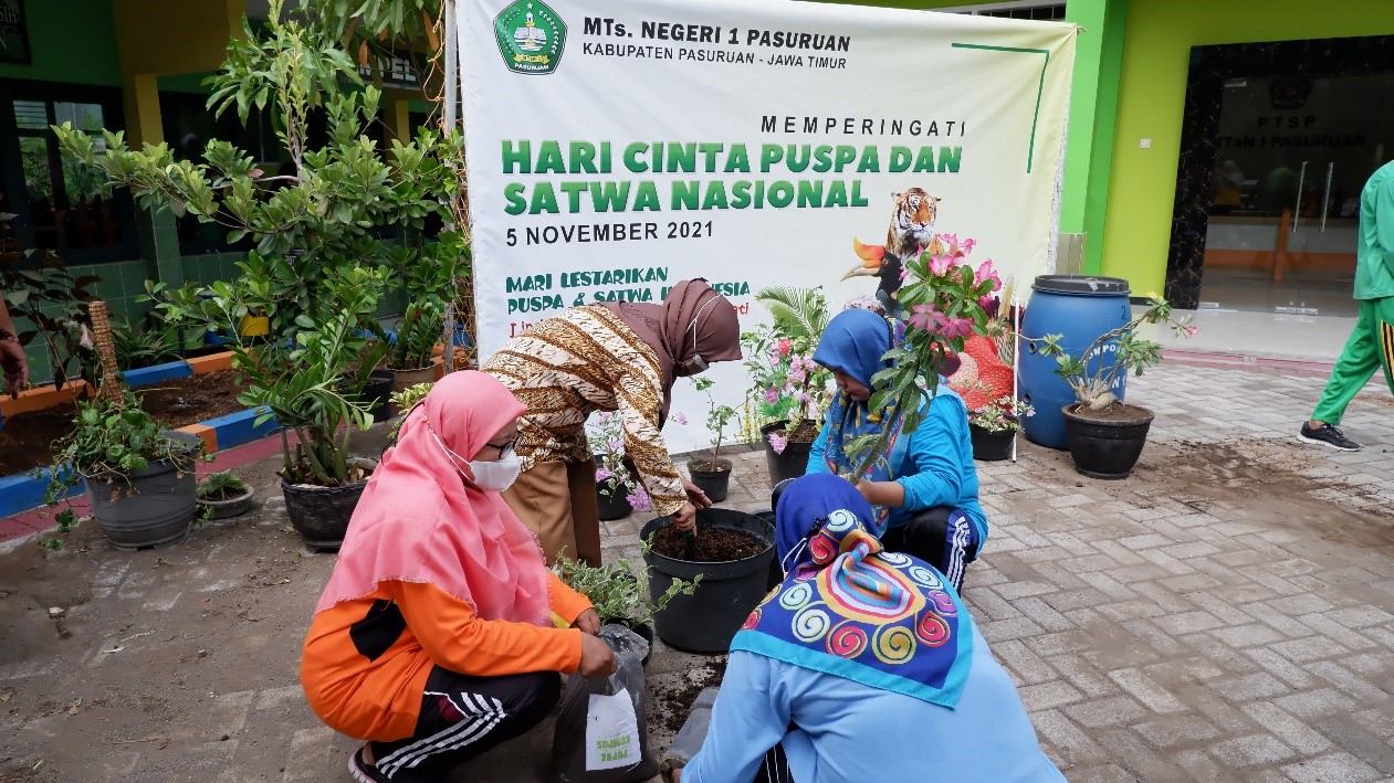 Civitas Akademik MTsN 1 Pasuruan Kompak Peringati HCPSN 2021
