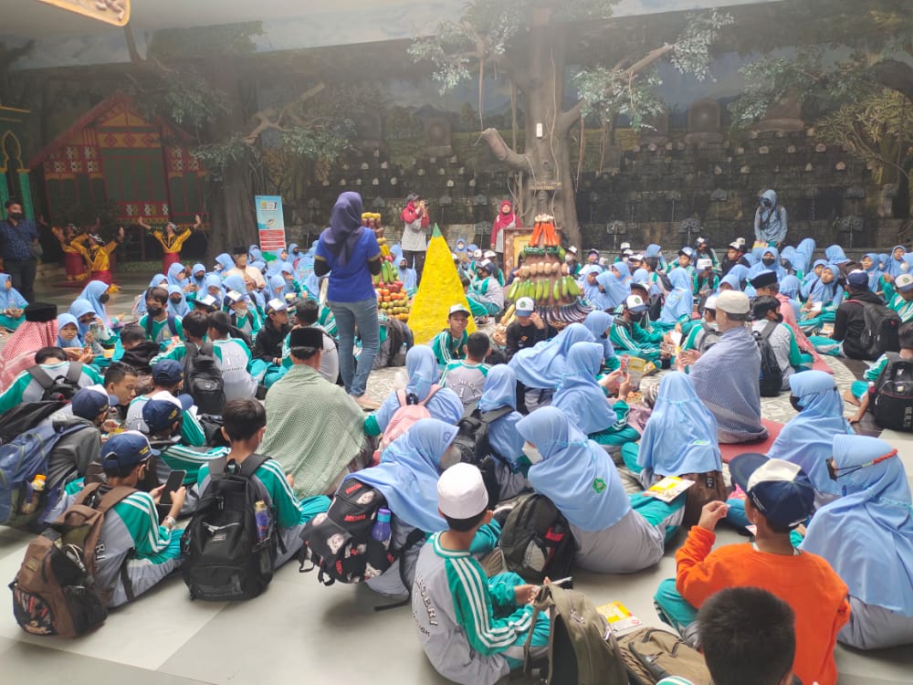 Explorasi Pengalaman Belajar di luar kelas, Jatim Park Jadi Obyek Outing Class Siswa MTsN 1 Pasuruan