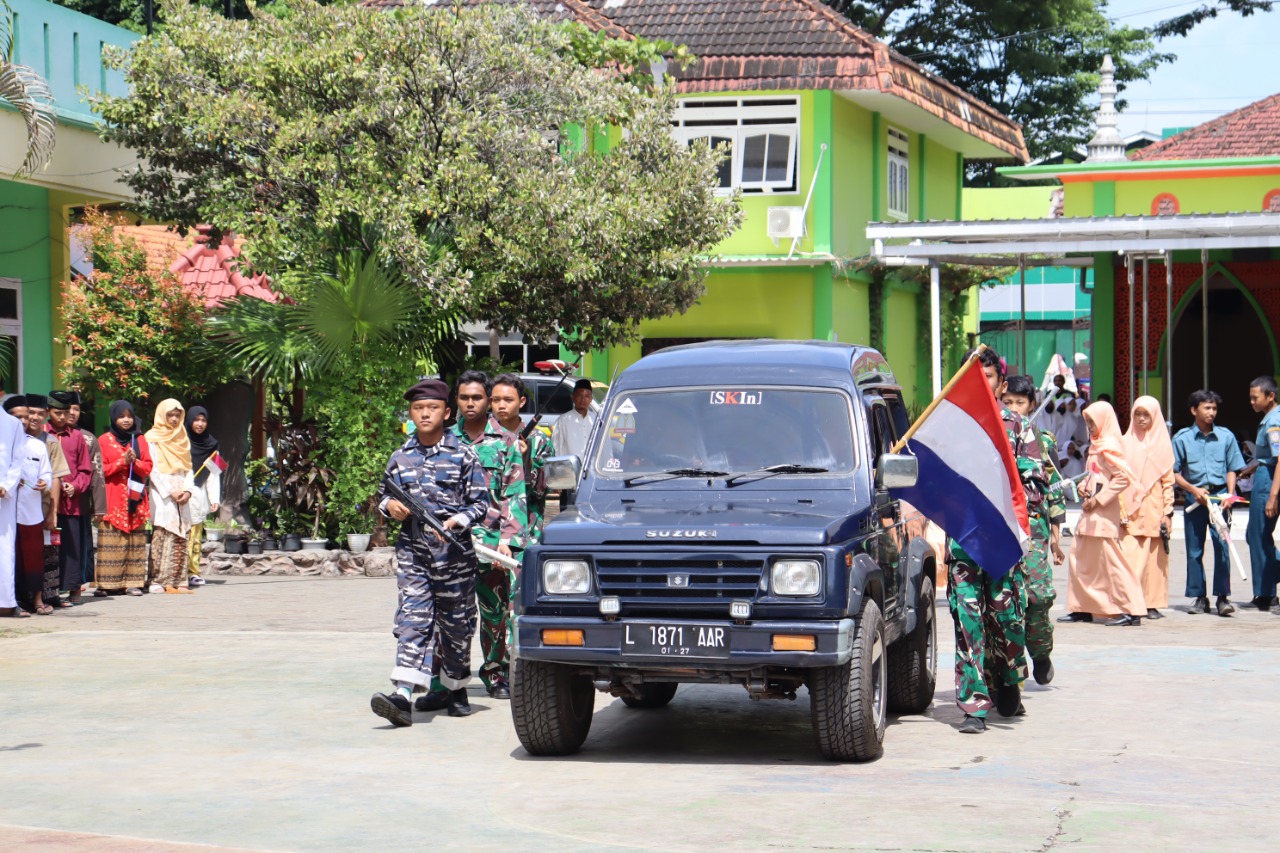 Peringati Hari Santri Nasional 2022, MTsN 1 Pasuruan gelar Upacara dan Drama Kolosal