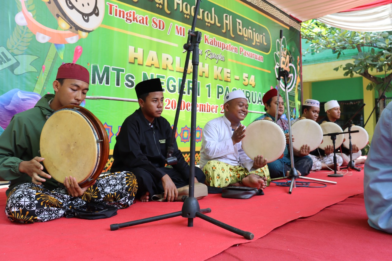 Festival Al  Banjari Warnai Gempita Harlah Ke -54 MTsN 1 Pasuruan