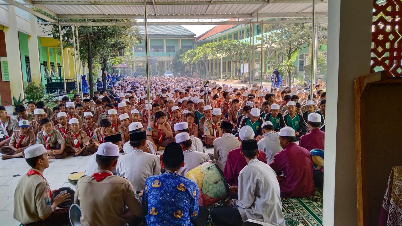Sambut Bulan suci Ramadhan, MTsN 1 Pasuruan Gelar Gebyar Sholawat dan Kerja Bakti