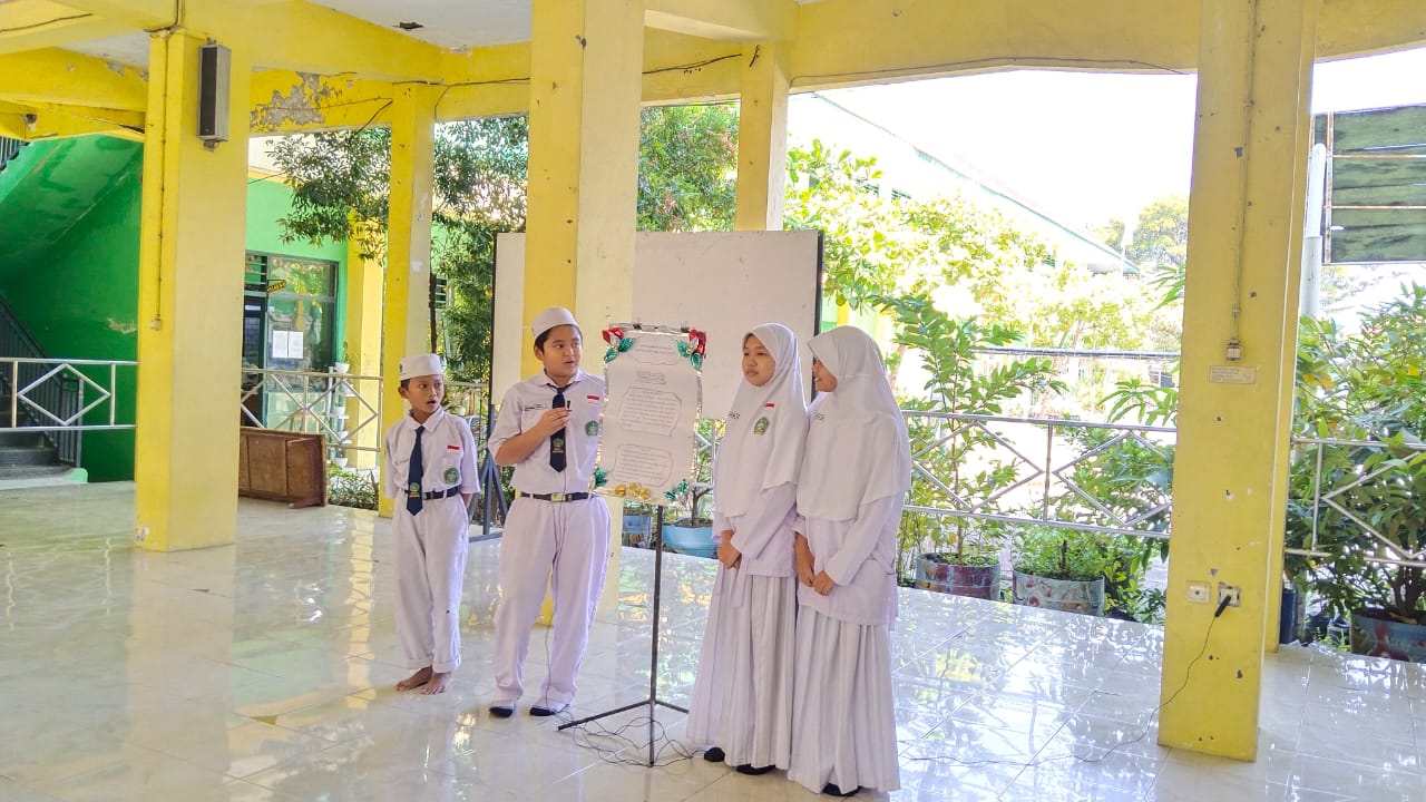Aksi Siswa MTsN 1 Pasuruan Presentasi Outing Class Go To Batu