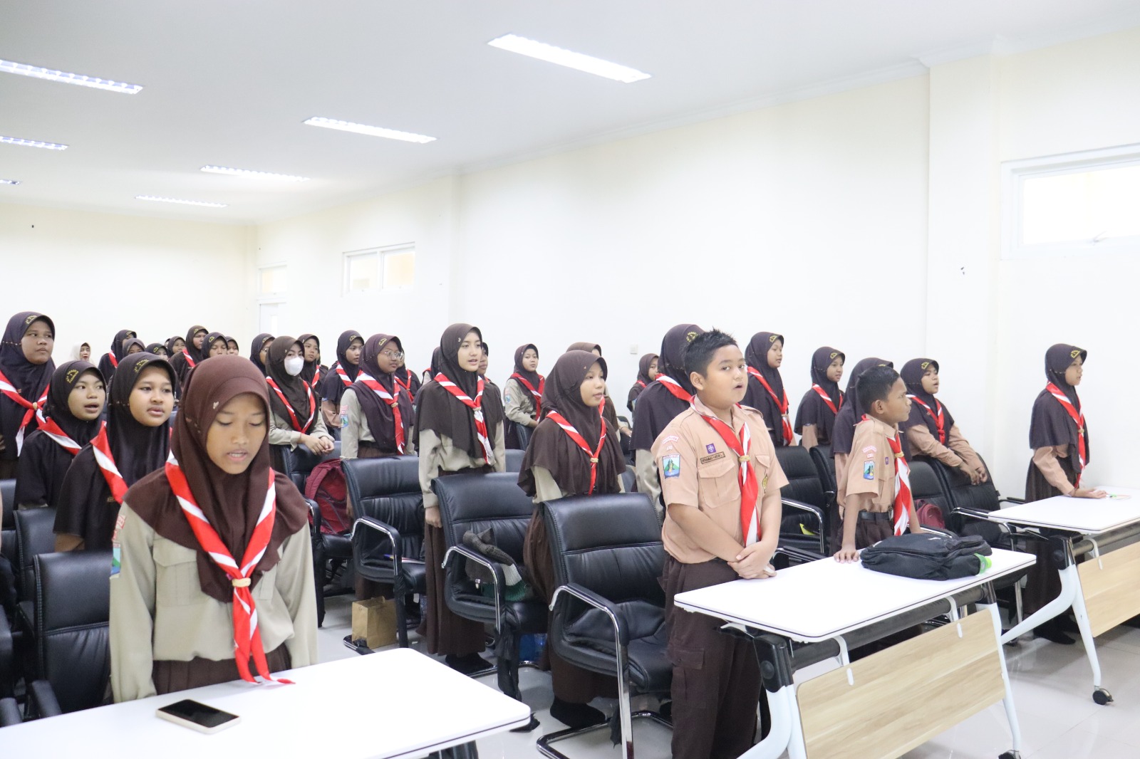 Gandeng Alumni, Siswa-siswi MTsN 1 Pasuruan  Antusias Ikuti Pelatihan Menulis Cerpen
