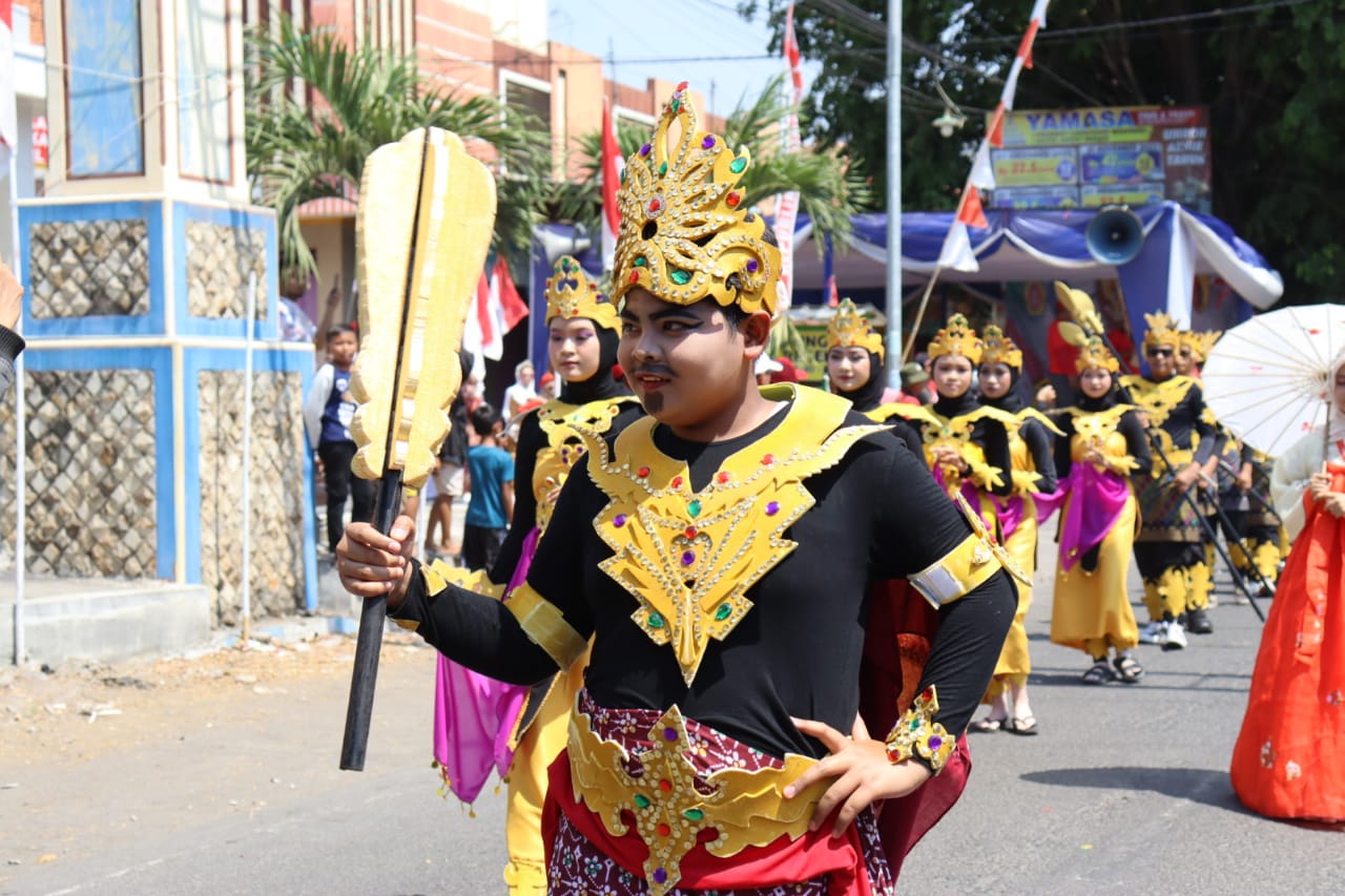 Usung Tema Kerajaan Majapahit  dan Perkembangan Islam di Indonesia, Antarkan MTsN 1 Pasuruan Sabet Juara 1 Kalirejo Festival Karnaval