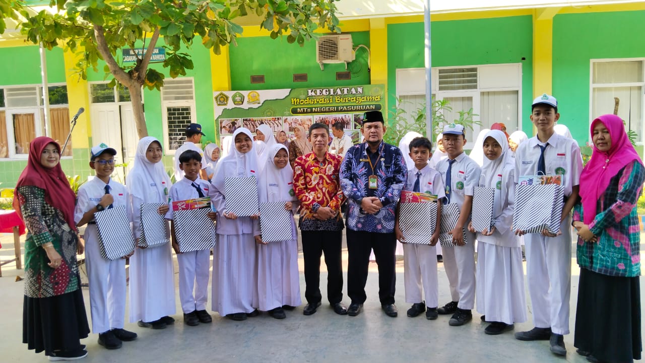MTsN 1 Pasuruan Beri Apresiasi Siswa Prestasi Bidang Literasi