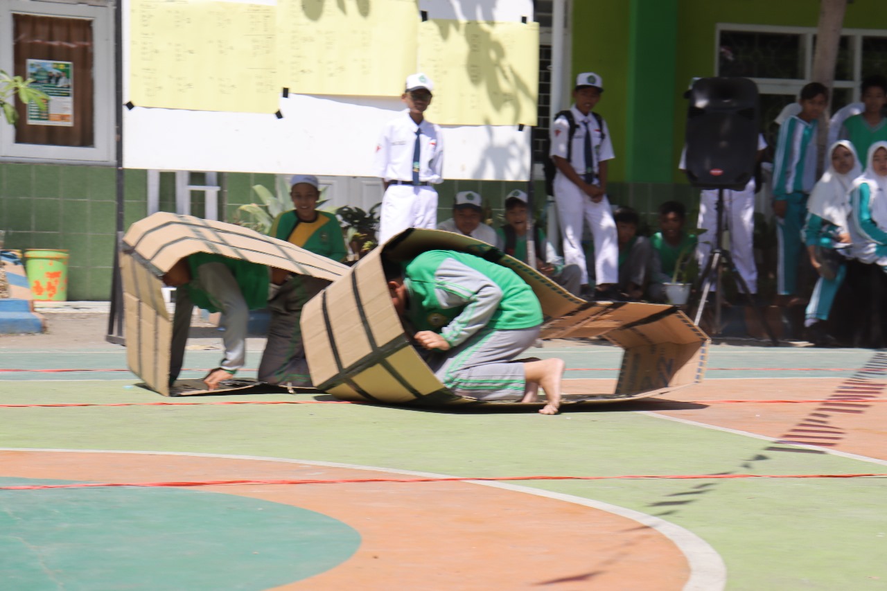 Semarakkan peringatan HUT RI Ke -79, MTsN 1 Pasuruan Gelar lomba -lomba Unik Asyik