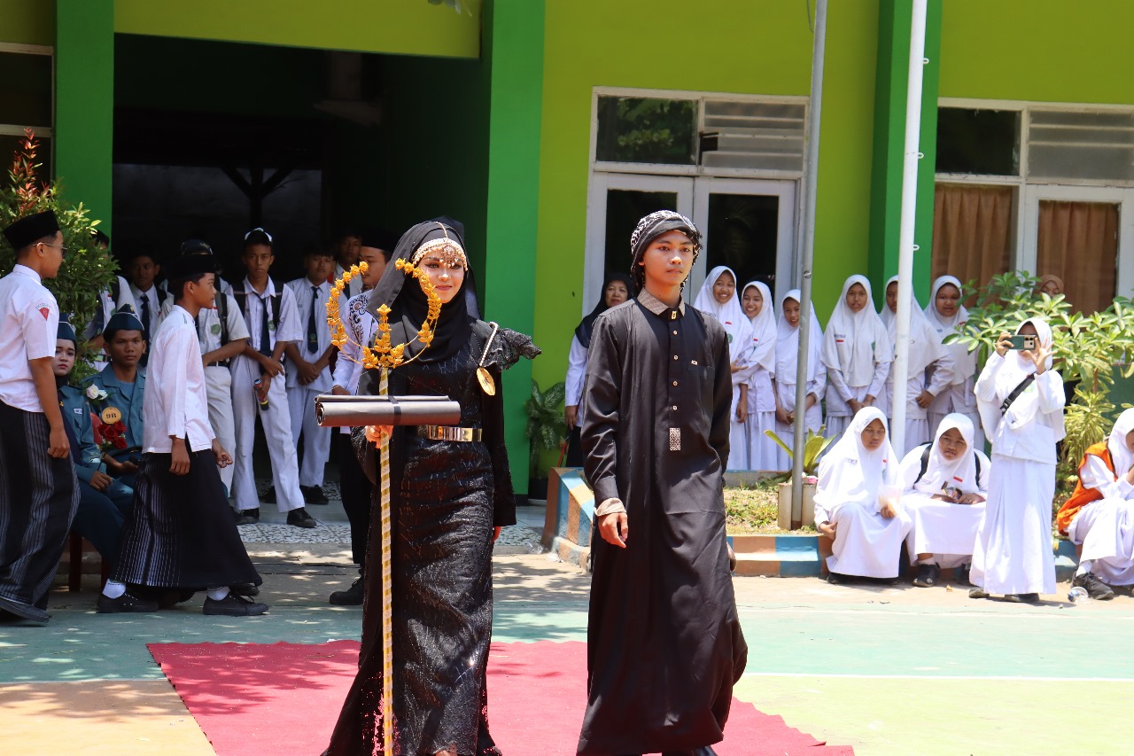 Semarak Hari Santri Nasional, MTsN 1 Pasuruan Gelar  Aksimu Lomba-lomba Peringati Santri Nasional dan Upacara Bendera