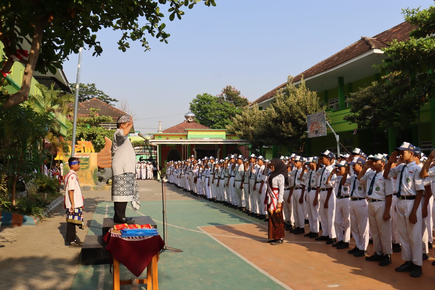 Momentum Hari Sumpah Pemuda dan Bulan Bahasa, MTsN 1 Pasuruan Nobatkan Duta Literasi dan Penyerahan Penghargaan Bidang Literasi.
