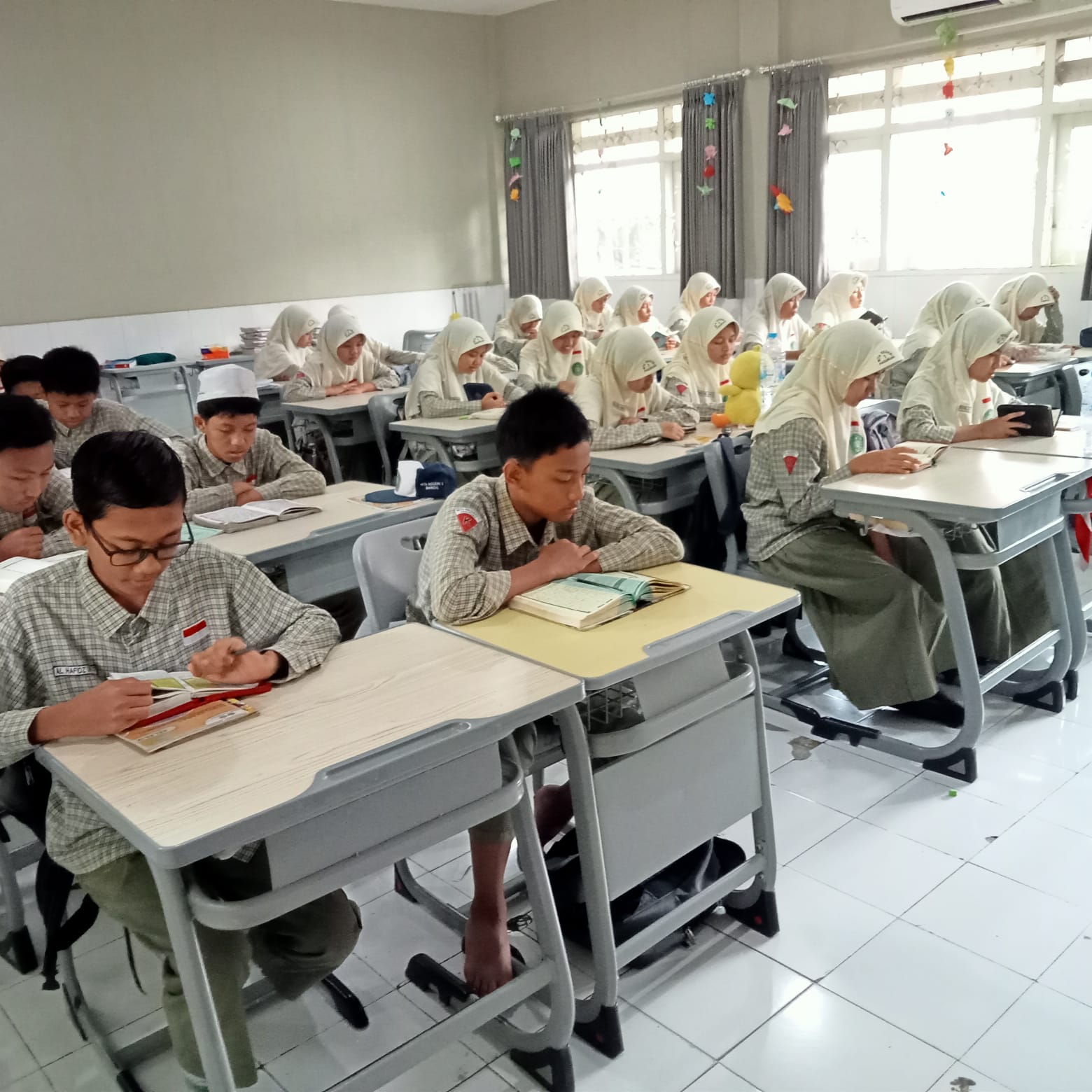 MADRASATUL QURAN, STRATEGI BRANDING MTsN 1 PASURUAN MENCETAK GENERASI QUR’ANI