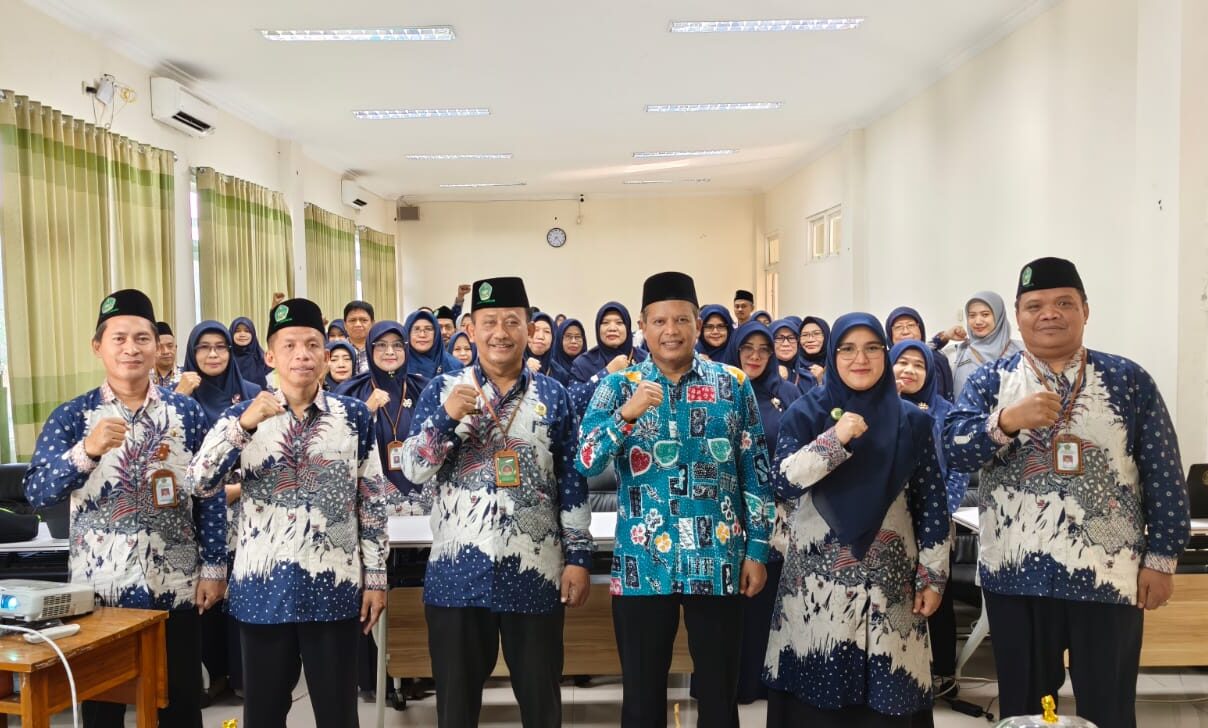 PEMBINAAN TENAGA PENDIDIK DAN KEPENDIDIKAN MTsN 1 PASURUAN, KASI PENDMA : KURIKULUM CINTA SEBAGAI PENGUAT NILAI KASIH SAYANG DALAM PENDIDIKAN