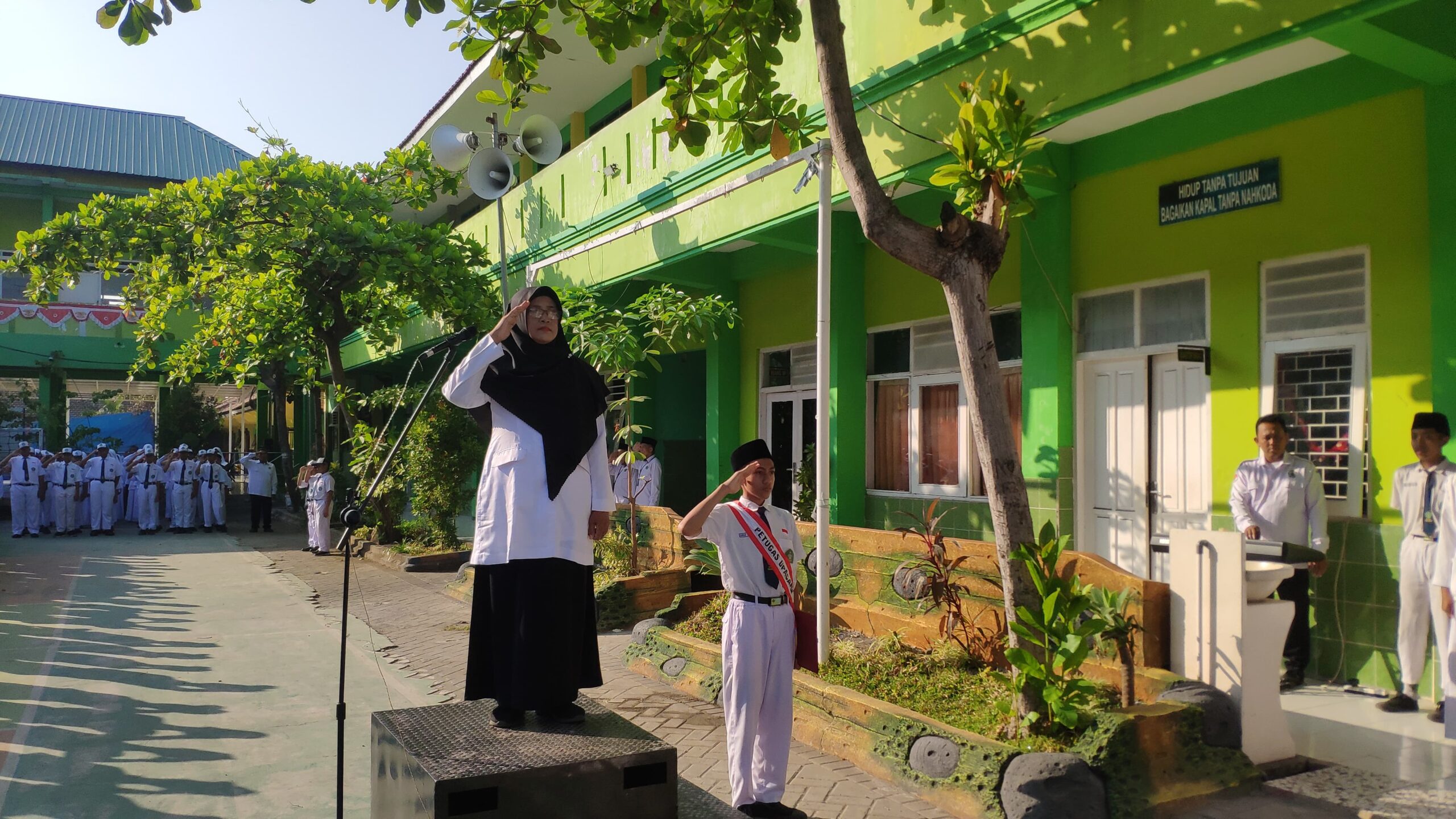 Amanat Pembina Upacara MTsN 1 Pasuruan: Ajak Siswa Tingkatkan Disiplin dan Pahami Motto PASTI