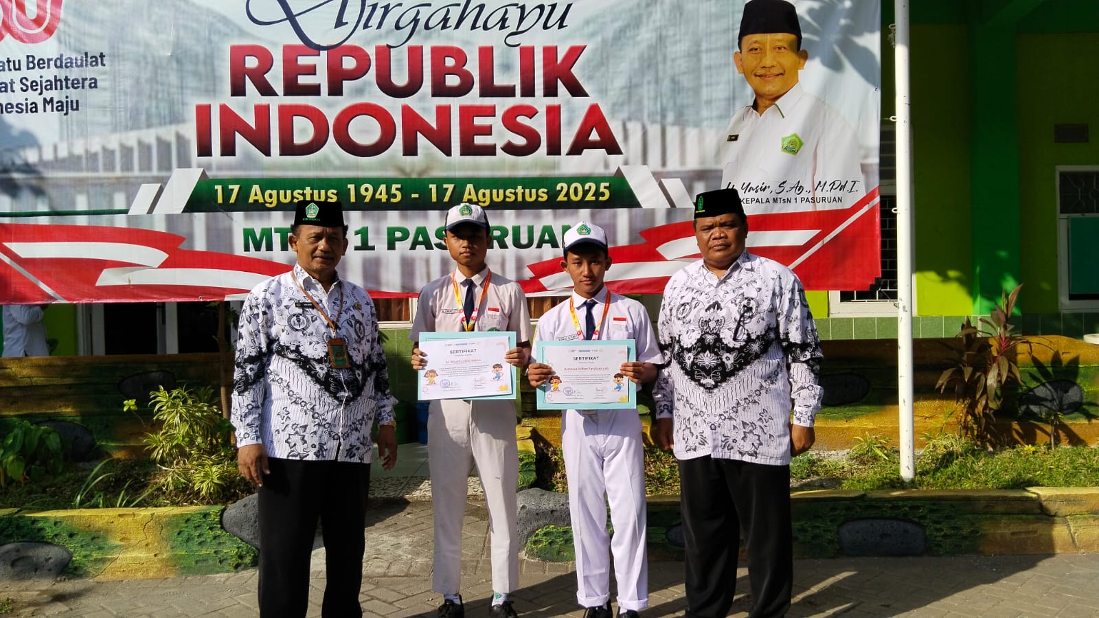 Kedisiplinan & Prestasi: MTsN 1 Pasuruan Ajak Siswa Tingkatkan Kedisiplinan Lewat Apel Pagi, Dua Siswa Lolos Pameran Nasional