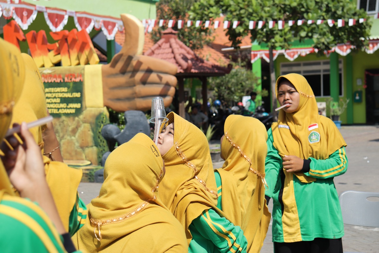 LOMBA-LOMBA KREATIF  ANTAR KELAS WARNAI SEMARAK HUT KEMERDEKAAN RI KE -80  DI MTsN 1 PASURUAN