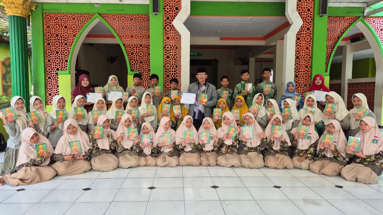 "Bertahan Jika Kau Mampu": Gebrakan Literasi dan Manifestasi Kreativitas Tanpa Batas Siswa dan Guru MTsN 1 Pasuruan Hasil Program GSMB 2025