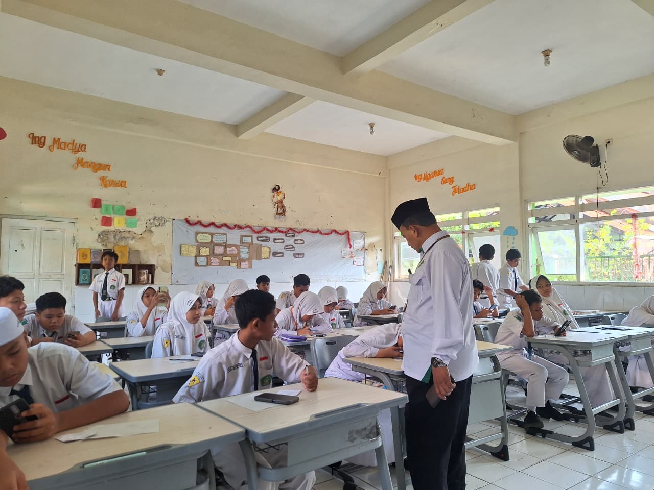 Berjalan Lancar, Kepala Madrasah Pantau Langsung Pelaksanaan ASAS Genap Tahun Ajaran 2025/2026