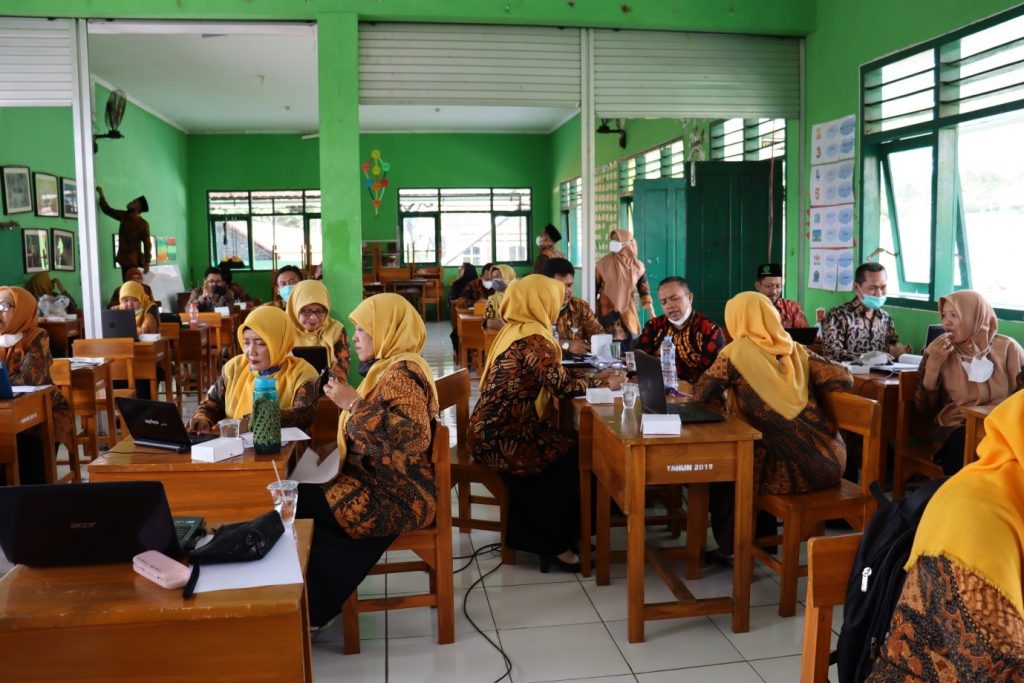 Gandeng HPAI, Pendidik MTsN 1 Pasuruan Ikuti Penyusunan RPP Berintegrasi Adiwiyata Penyusunan RPP