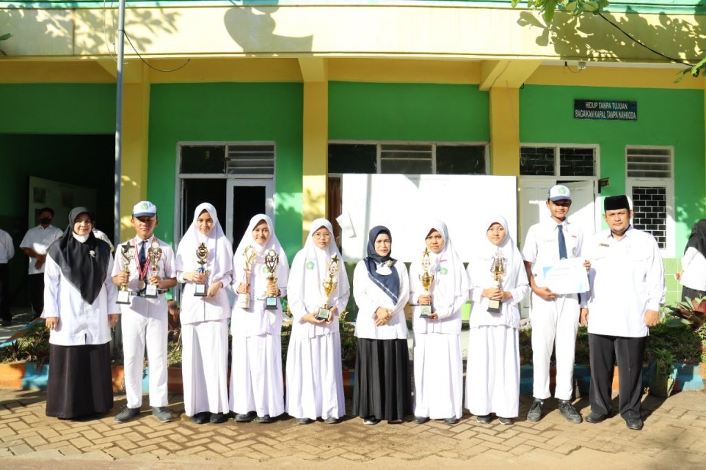 Apel Pagi, MTsN 1 Pasuruan Bertabur Prestasi