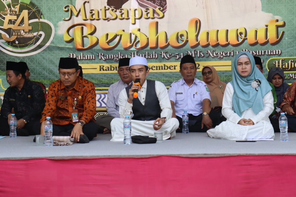 Gema Sholawat Bersama Hafidz Ahkam, di Puncak Harlah MTsN 1 Pasuruan
