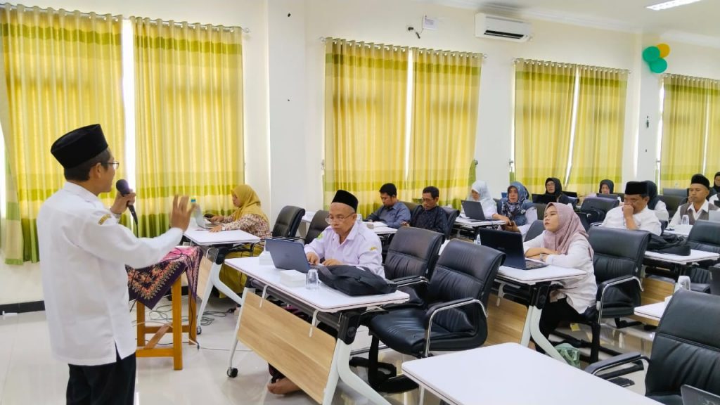 Persiapan Asesmen Madrasah, KKM MTsN 1 Pasuruan Menggelar Bimtek Penyusunan Soal AM