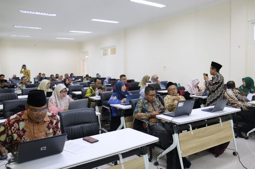 Penyusunan Dokumen Kurikulum Operasional Madrasah (KOM) MTsN 1 Pasuruan Gandeng Pengawas Madrasah