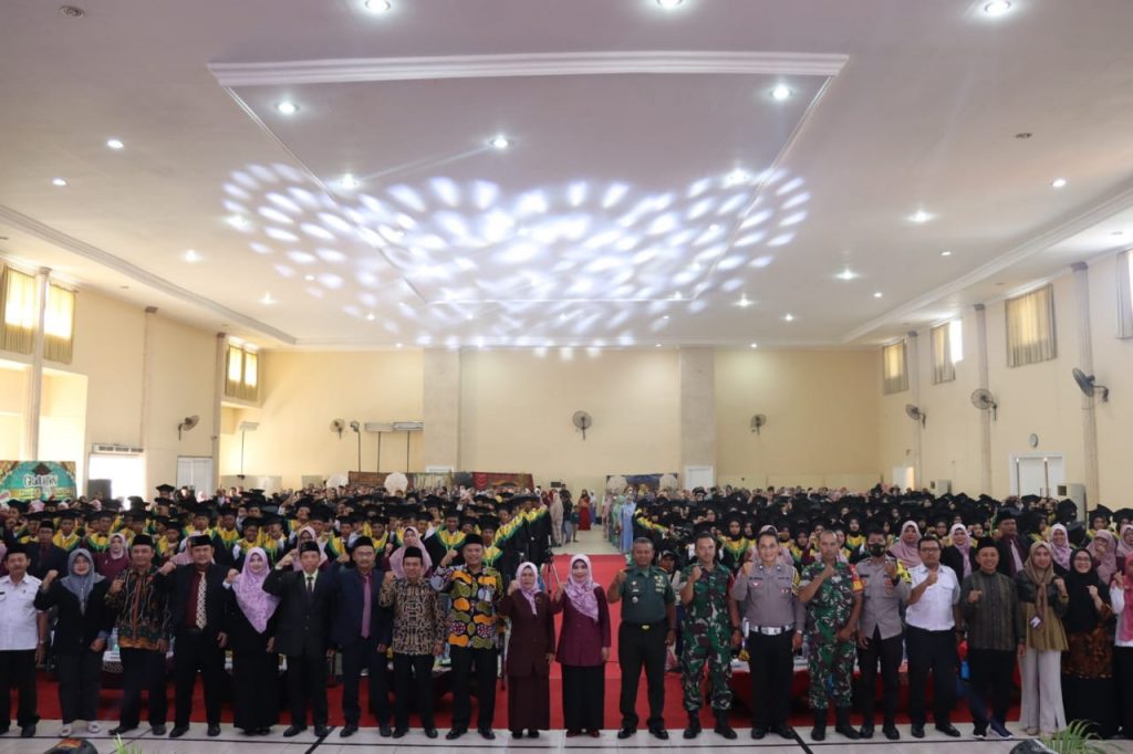 366 siswa MTsN 1 Pasuruan Ikuti Wisuda Purna siswa, 15 diantaranya Lulus 2 Tahun