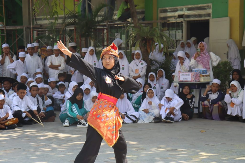 MTsN 1 Pasuruan Gelar Pawai Muharram dan Aksi Kreativitas Siswa