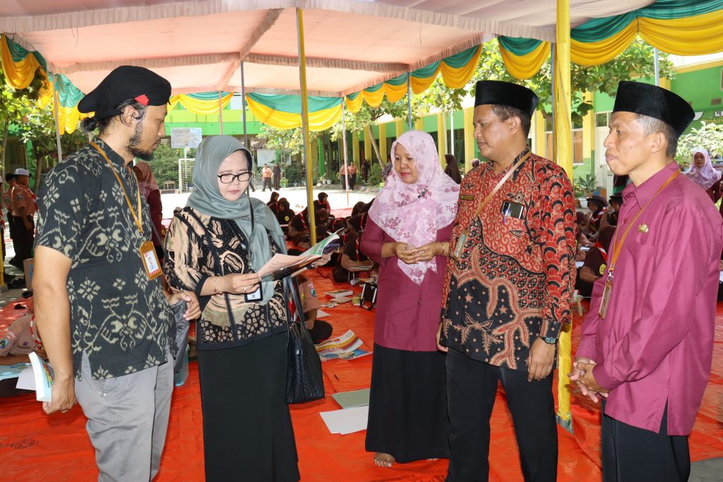 Masuk Tiga Besar Nominasi Madrasah Moderasi Beragama, MTsN 1 Pasuruan Dapat Kunjungan /Visitasi Dari Balai Penelitian dan Pengembangan Agama Semarang