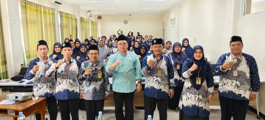 Pembinaan Kasubag TU di MTsN 1 Pasuruan Sampaikan Core Value ASN : BERAKHLAK