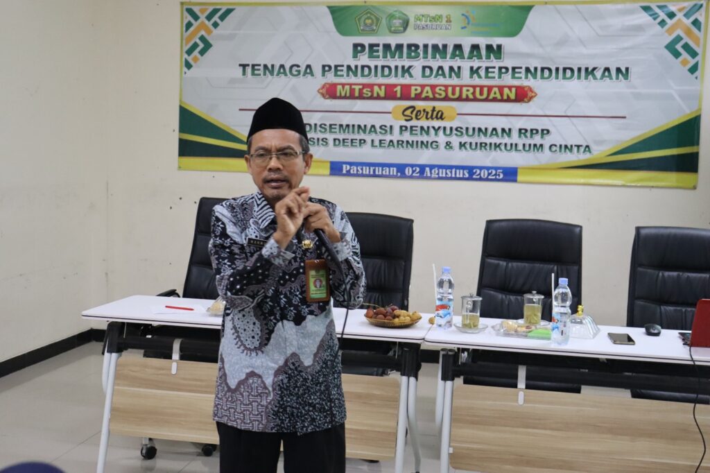 MTsN 1 Pasuruan: Pengawas Madrasah Pimpin Diseminasi Penyusunan RPP Berbasis Deep Learning dan Kurikulum Cinta