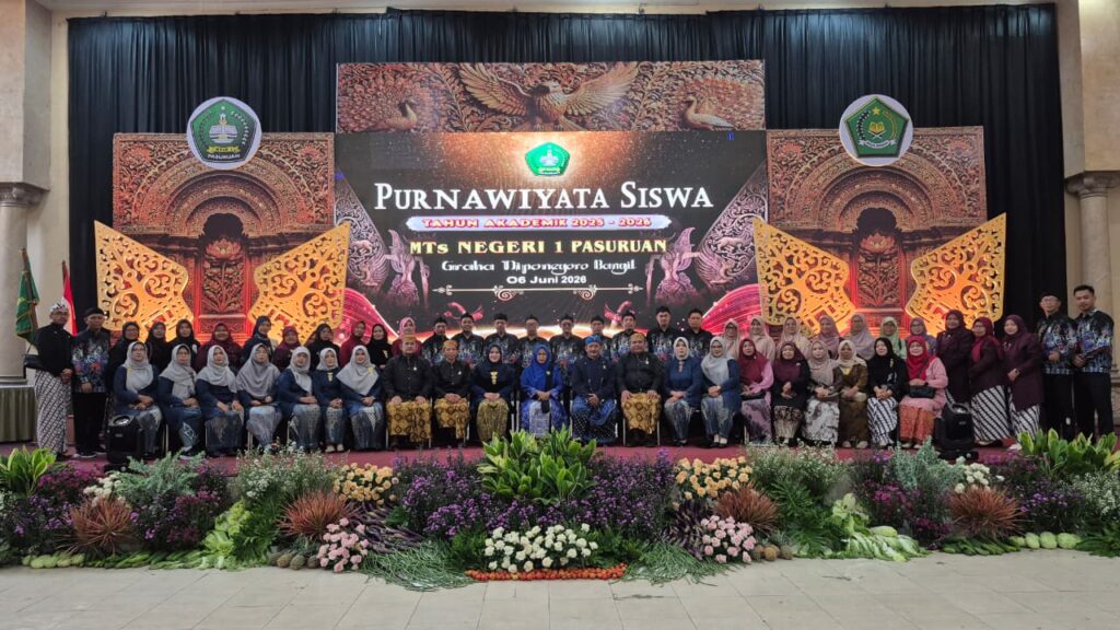 MTsN 1 Pasuruan Sukses Gelar Purnawiyata 306 Siswa Kelas 9 Berkonsep Adat Jawa, Lulus 100 Persen